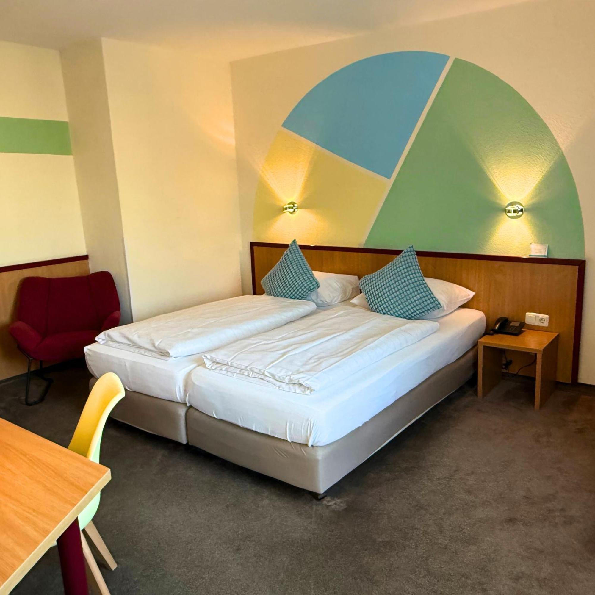Colourful Hotel Bielefeld Exterior foto